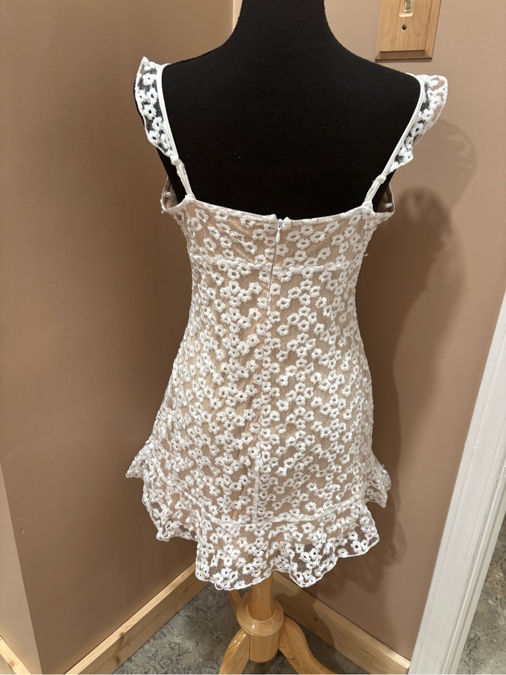 LULU'S white lace flower embroidered sundress size S - Picture 6 of 8